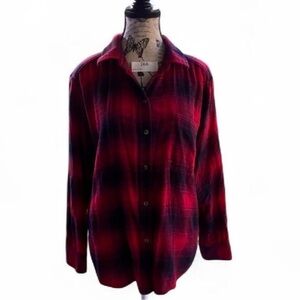 American Eagle Red and Black/Navy Blue Plaid Button-Up Shirt